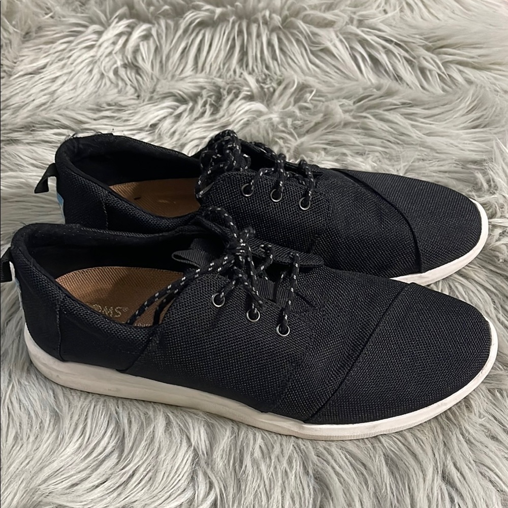 Toms Men's Black and White Sneakers